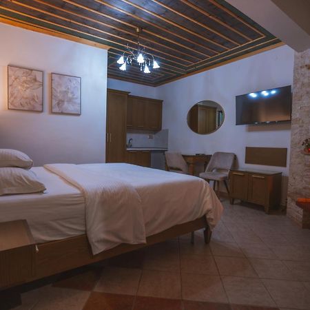 Káto Loutrákion Kallinikos Guesthouse מראה חיצוני תמונה