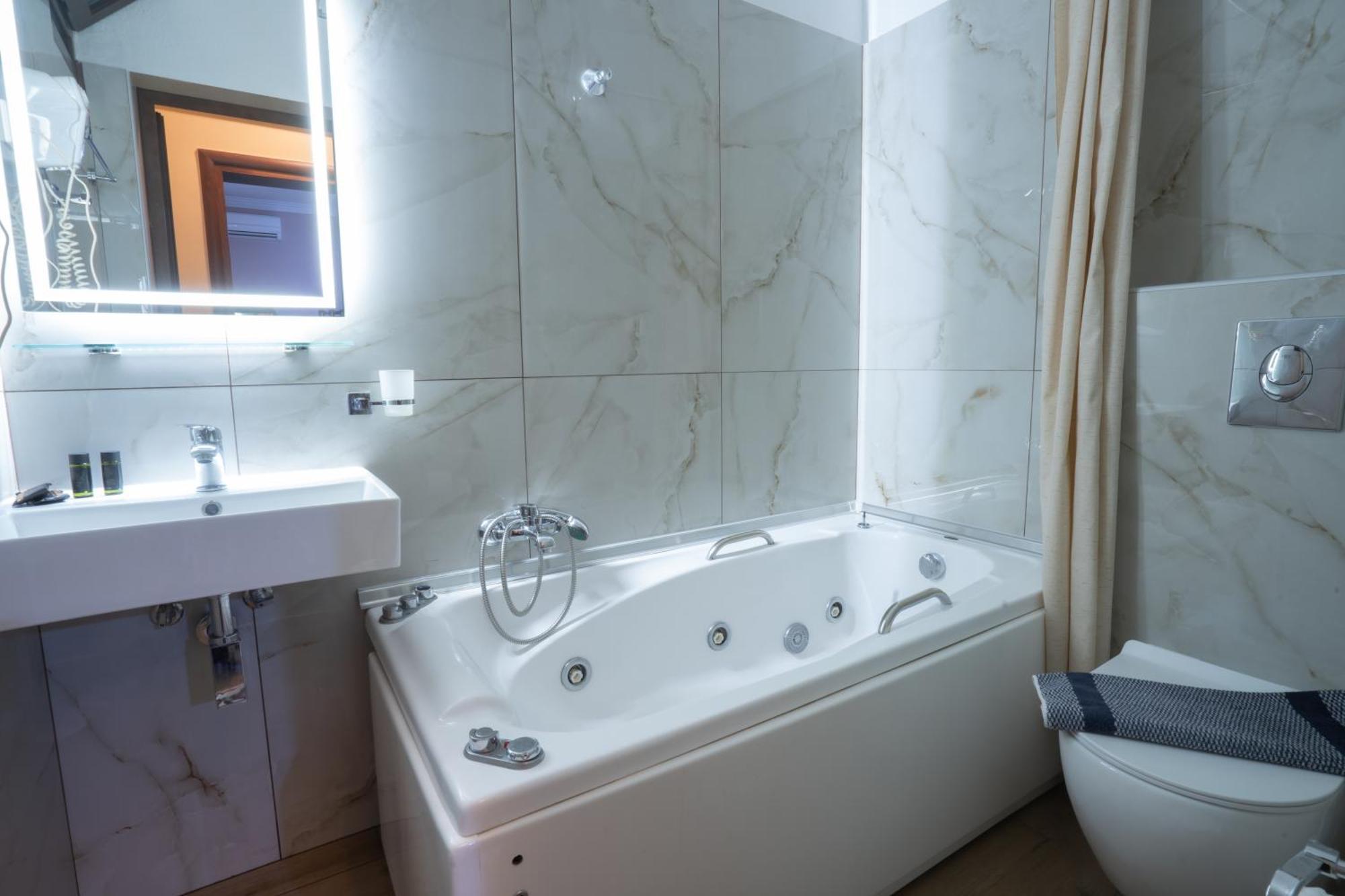 Káto Loutrákion Kallinikos Guesthouse מראה חיצוני תמונה