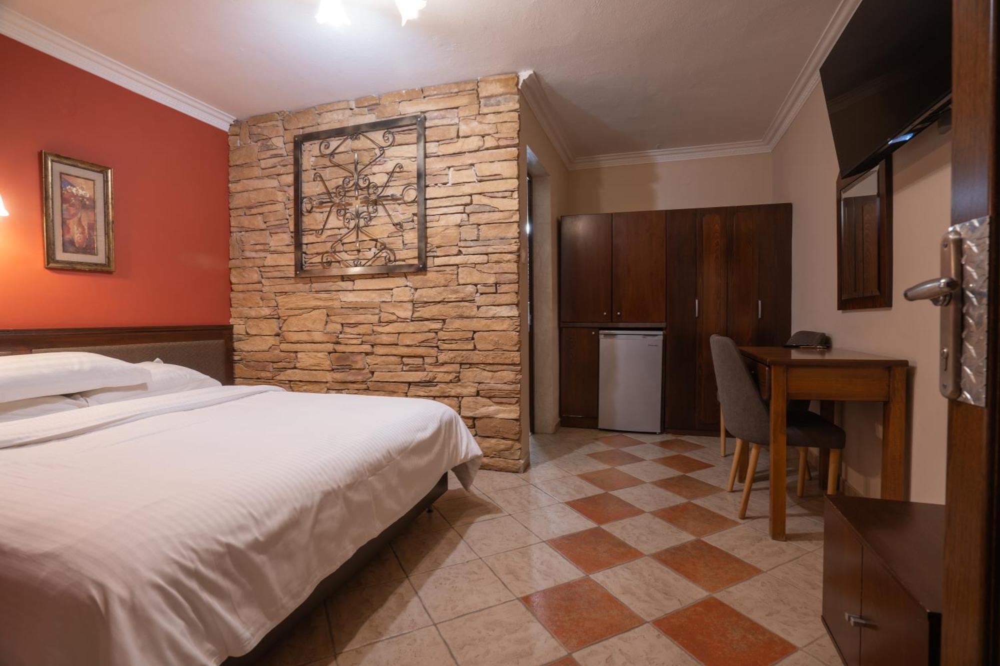 Káto Loutrákion Kallinikos Guesthouse מראה חיצוני תמונה