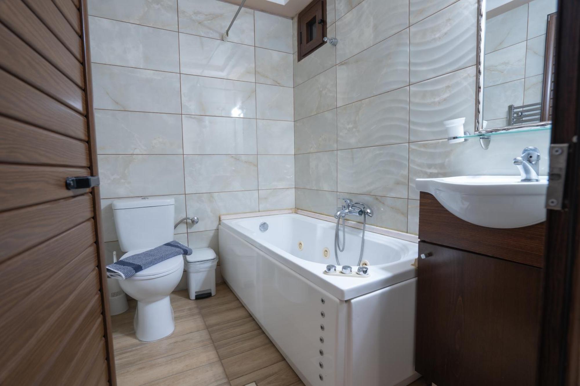 Káto Loutrákion Kallinikos Guesthouse מראה חיצוני תמונה