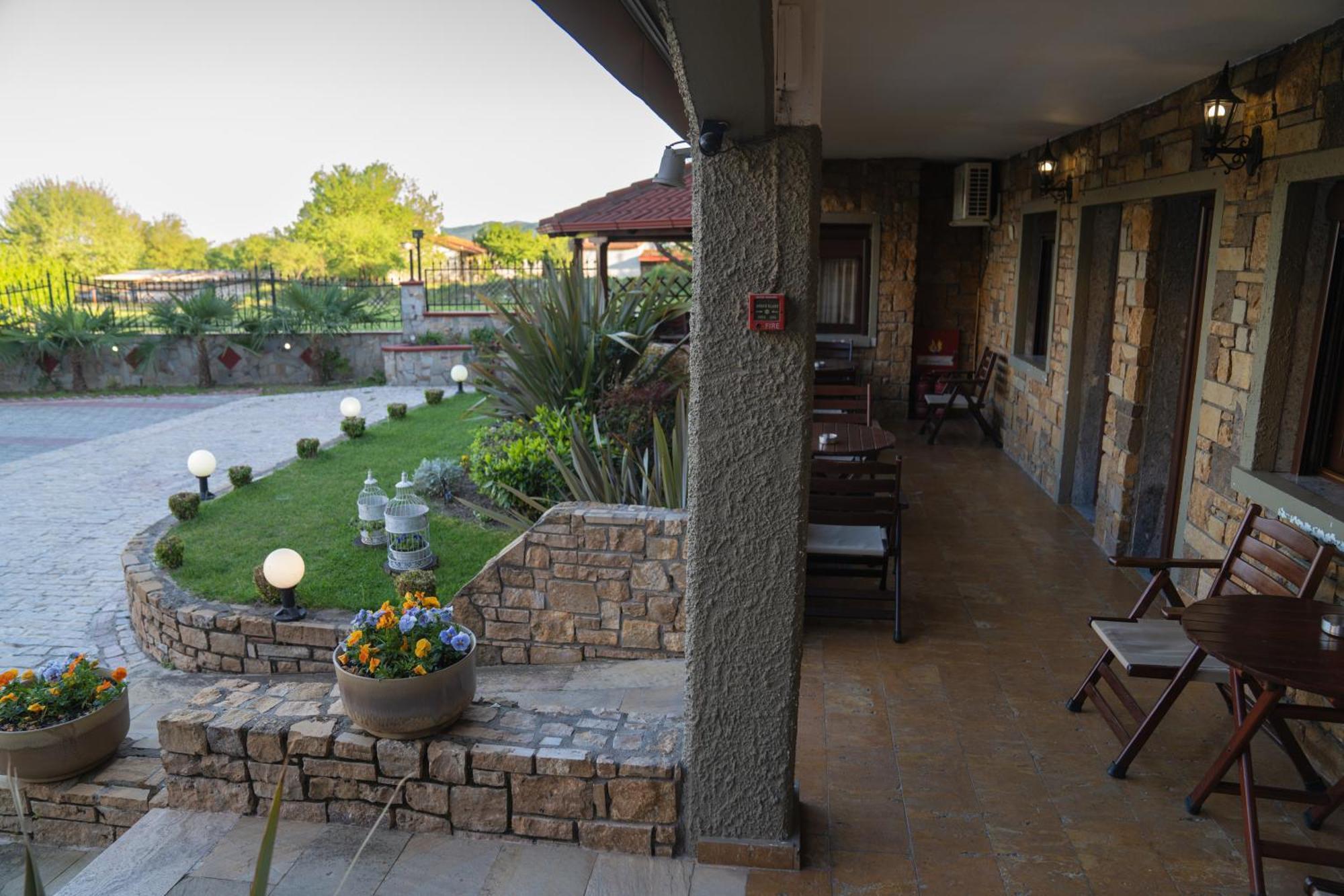 Káto Loutrákion Kallinikos Guesthouse מראה חיצוני תמונה